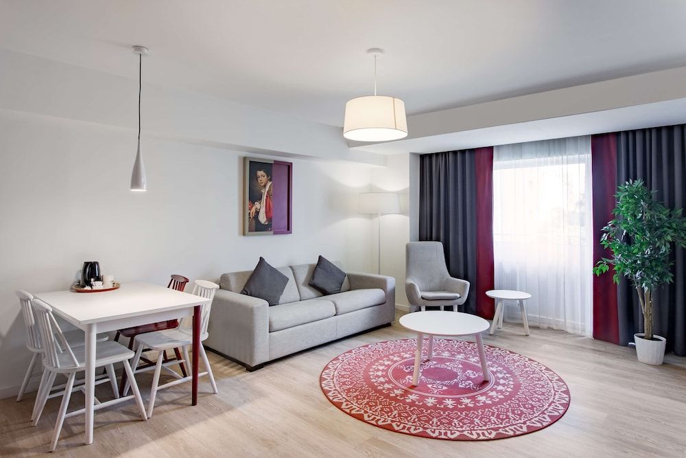 undefined Park Inn by Radisson Bucharest Hotel & Residence 9