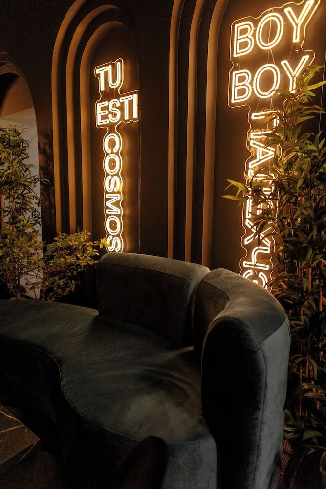 undefined Villa Boutique Lafayette 8