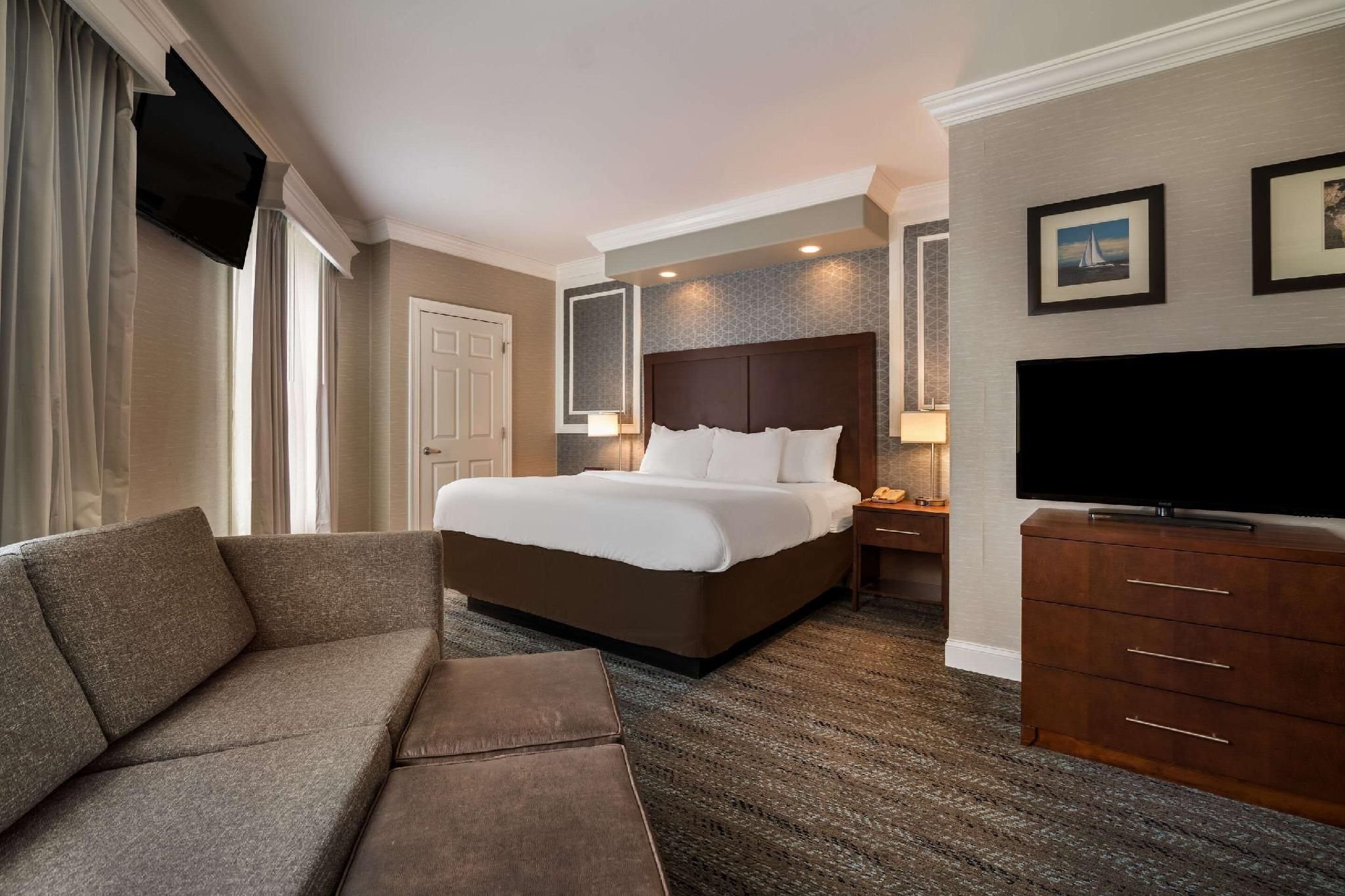 1 King Bed Nonsmoking