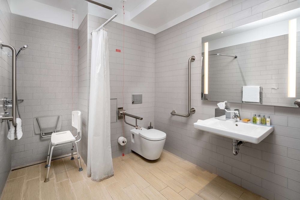 Hilton Garden Inn Bucharest Old Town Room, 1 King Bed, Accessible 6