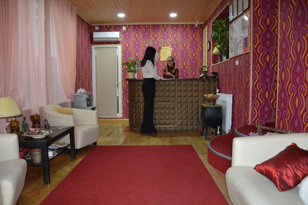 Check-in/check-out kiosk