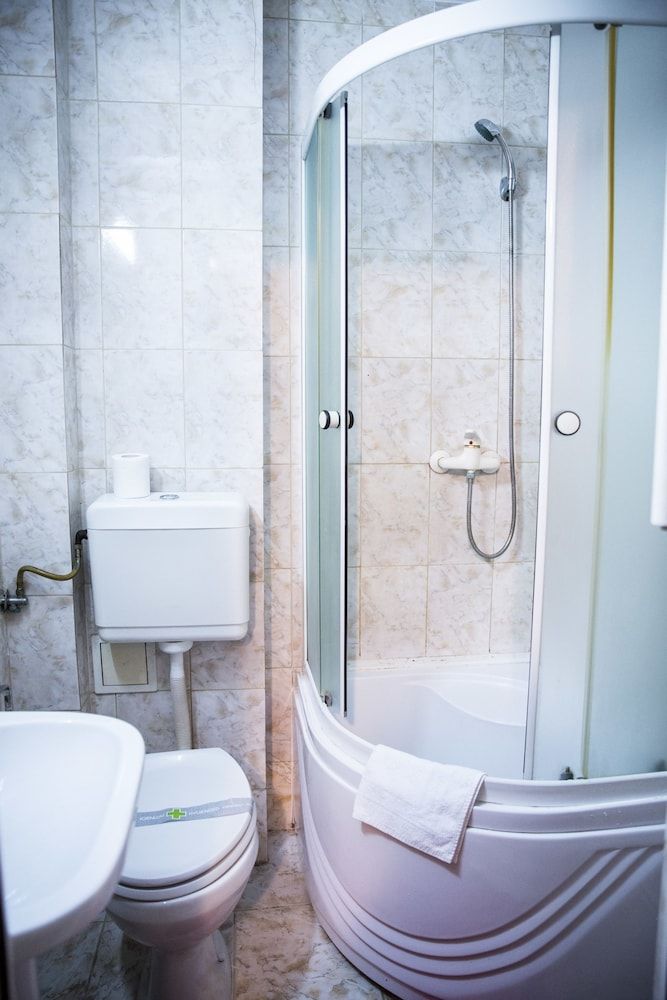 La Casa Basic Twin Room, 2 Twin Beds 4