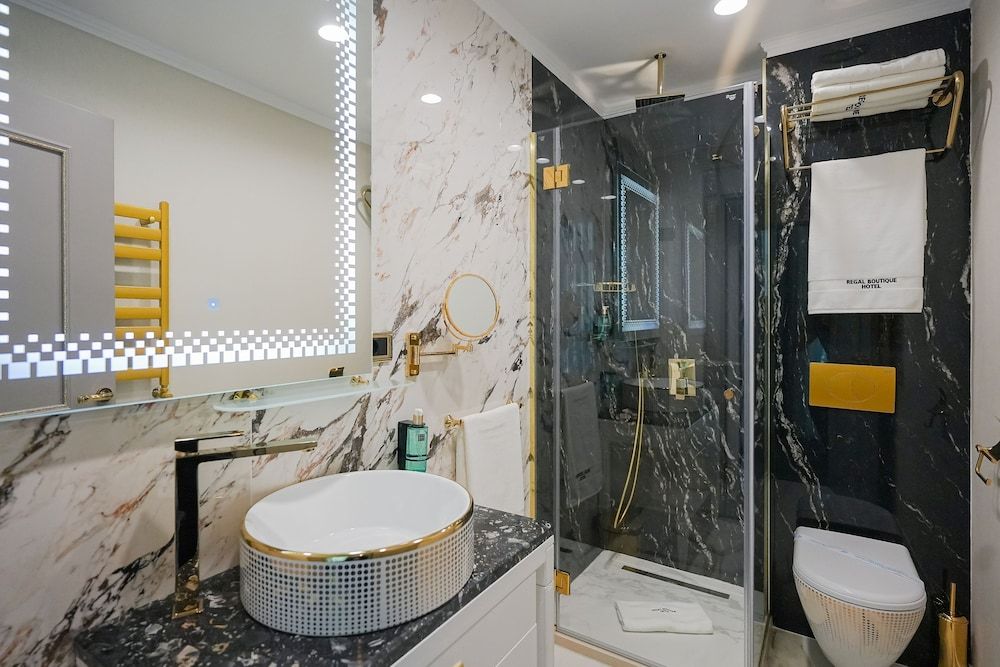 W Regal Boutique&Spa Suite 12