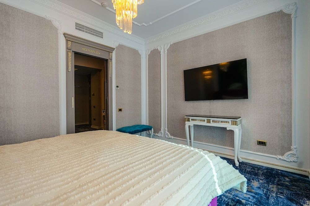 W Regal Boutique&Spa Suite 15