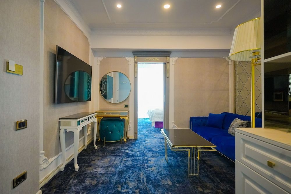 W Regal Boutique&Spa Suite 19