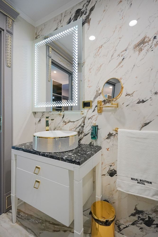 W Regal Boutique&Spa Suite 8