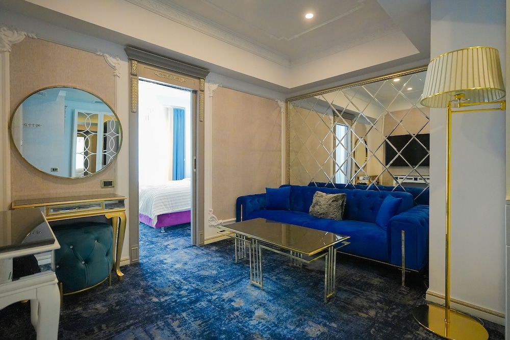 W Regal Boutique&Spa Suite 13