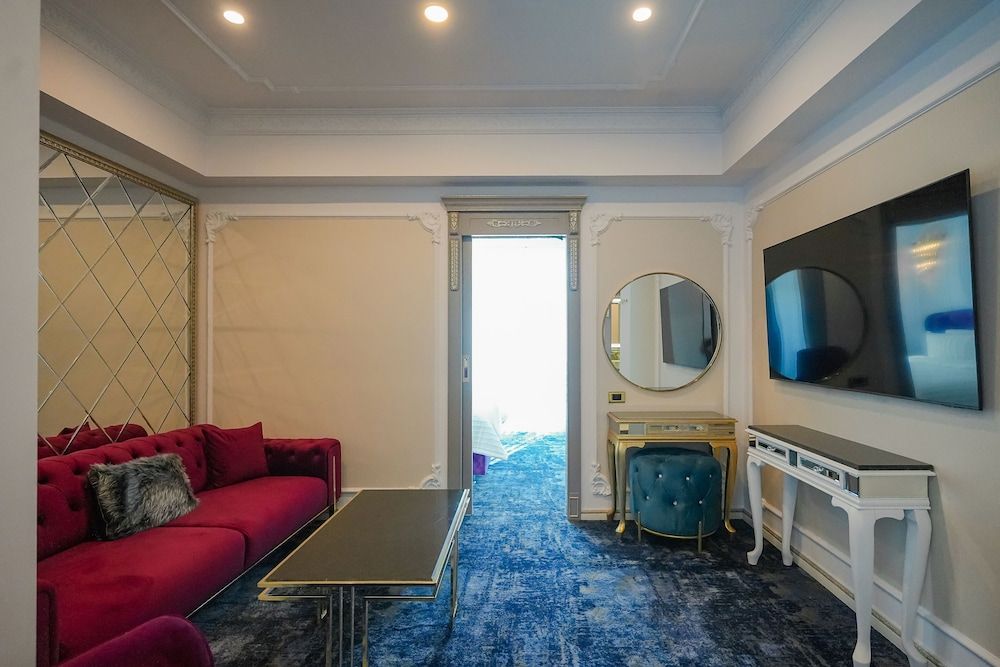 W Regal Boutique&Spa Suite 18