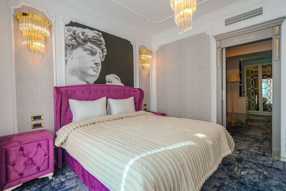 W Regal Boutique&Spa Suite 2