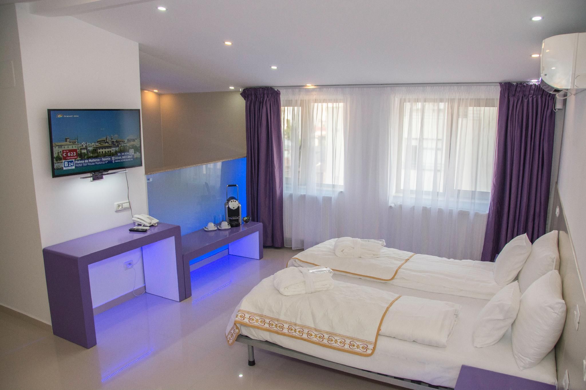 undefined Hotel Christina Plus 5