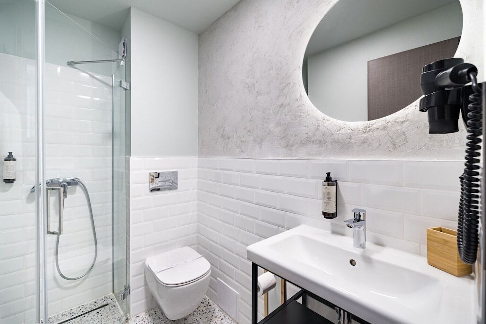 Hotel Graffiti Standard Room, 1 Queen Bed 3