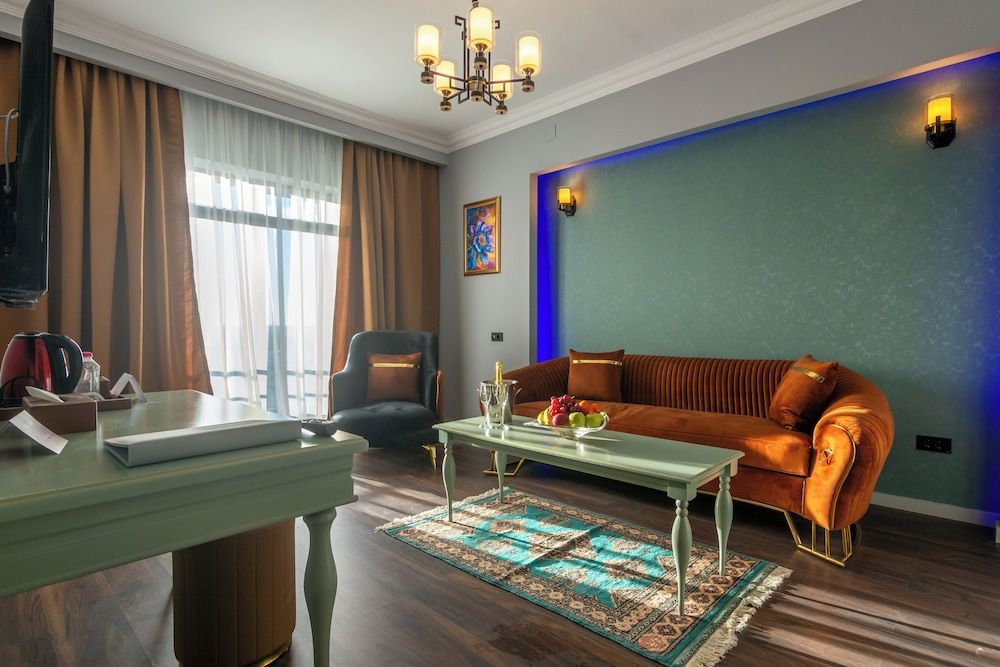 Hotel Phoenicia Express