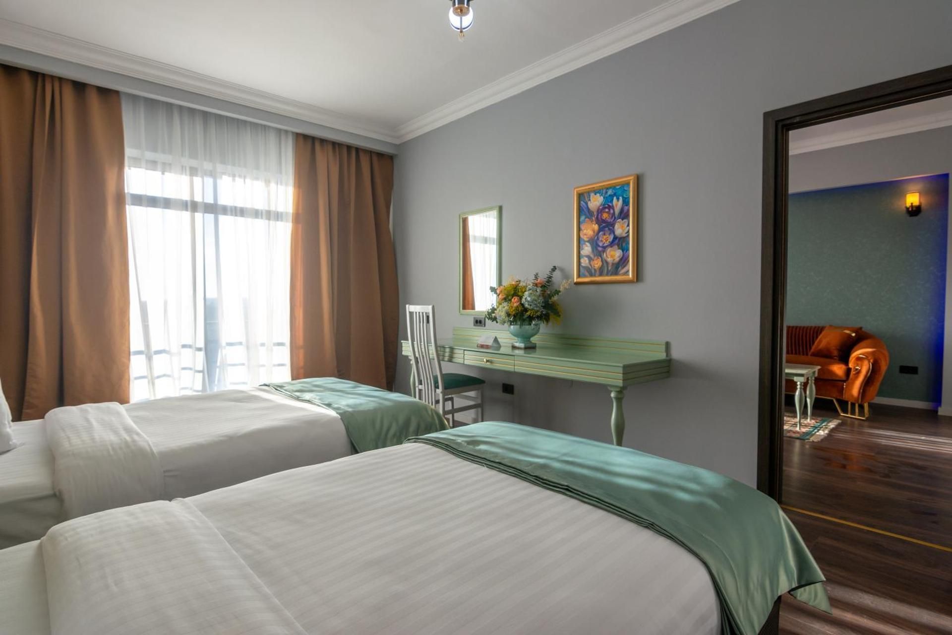 undefined Phoenicia Express Hotel 3