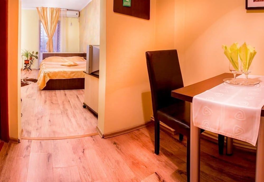 undefined Hotel Eos 6