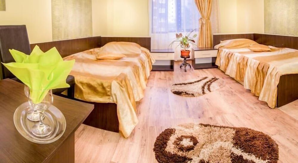 undefined Hotel Eos 5