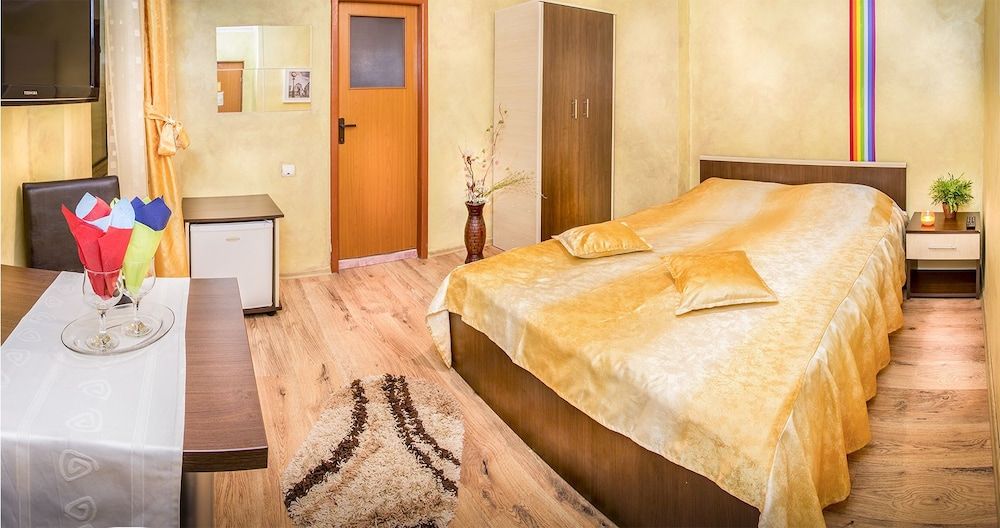 undefined Hotel Eos 3
