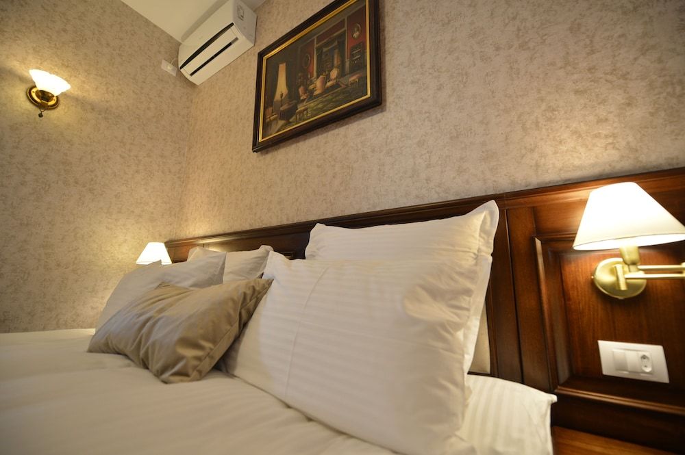 Noblesse Boutique Hotel Deluxe Double Room 6