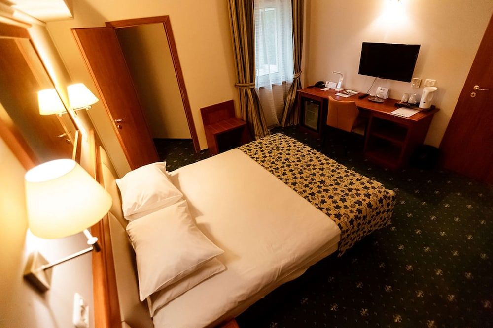 Best Western Plus Lido Hotel Family Suite, 1 King Bed, Non Smoking, Bathtub (with Sofabed)