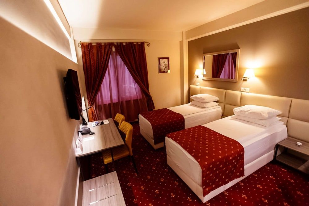 Best Western Plus Lido Hotel Standard Room, 2 Twin Beds, Non Smoking (Shower Only) 3