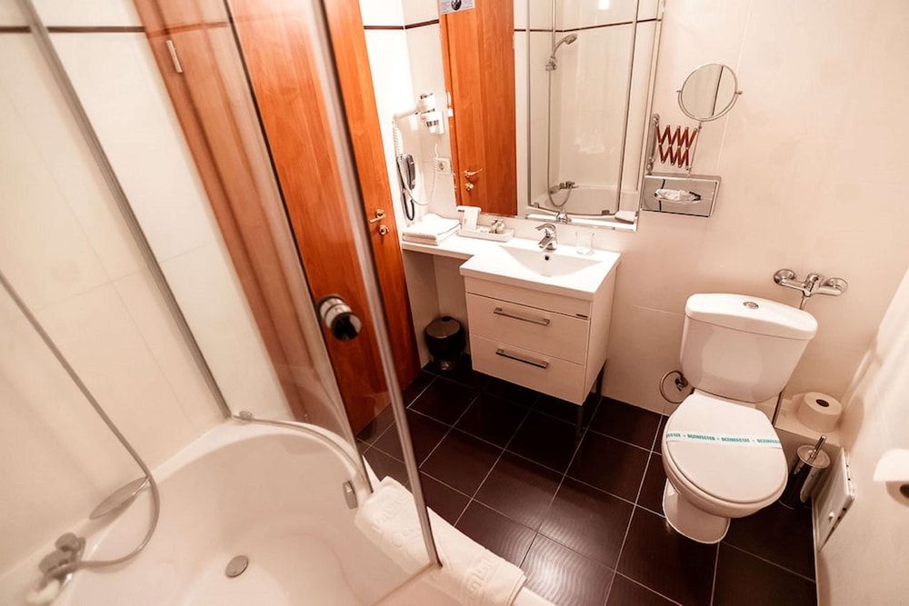 Best Western Plus Lido Hotel Family Suite, 1 King Bed, Non Smoking, Bathtub (with Sofabed) 6