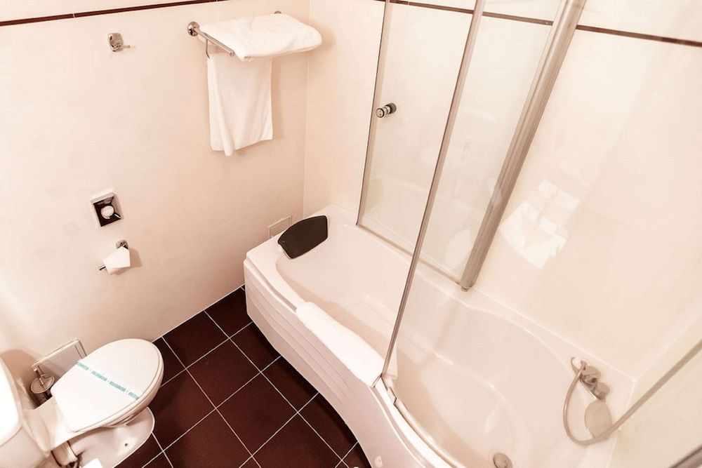 Best Western Plus Lido Hotel Family Suite, 1 King Bed, Non Smoking, Bathtub (with Sofabed) 7