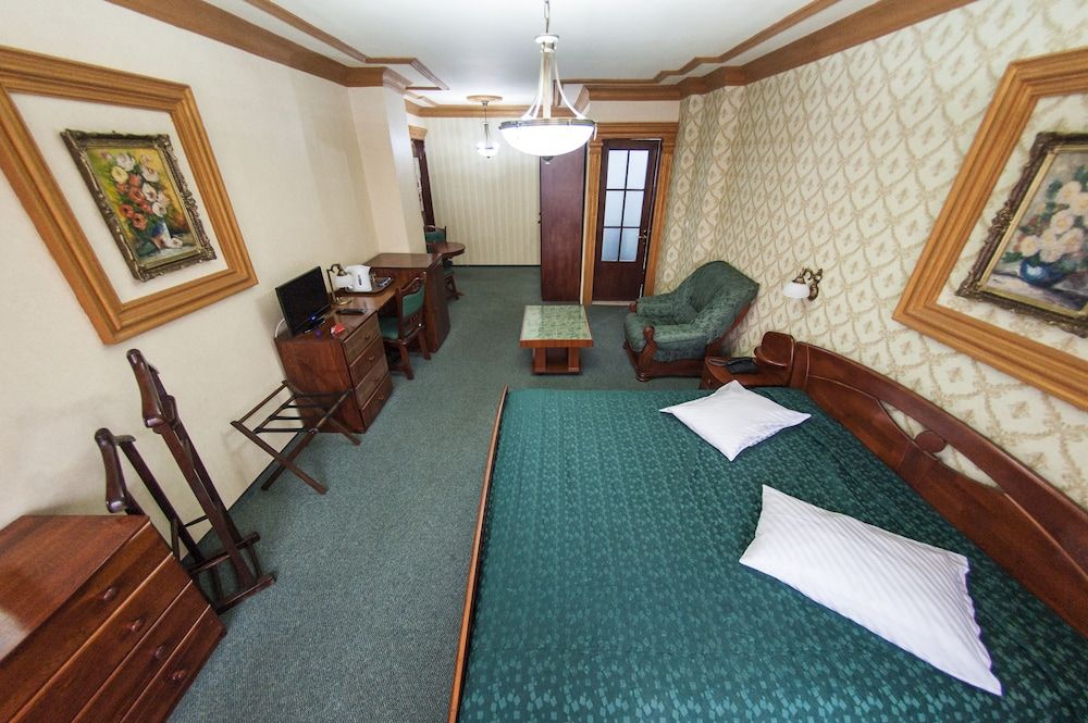 undefined Bucharest Comfort Suites