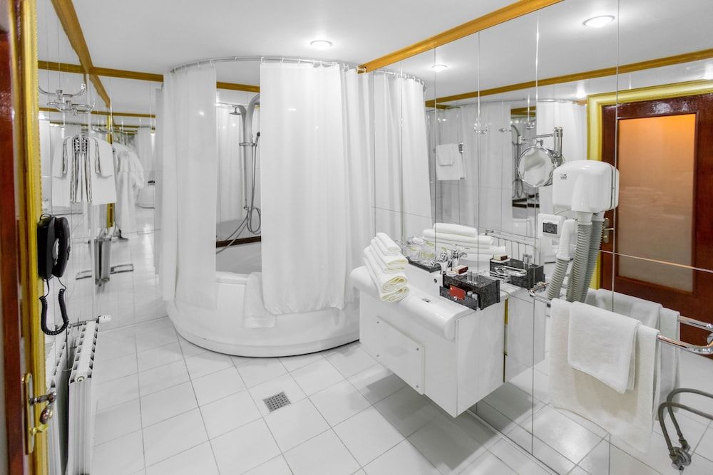 Bucharest Comfort Suites Suite (Twin) 8