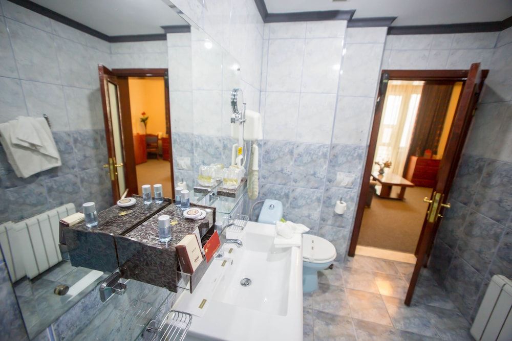 Bucharest Comfort Suites Suite (Twin) 10