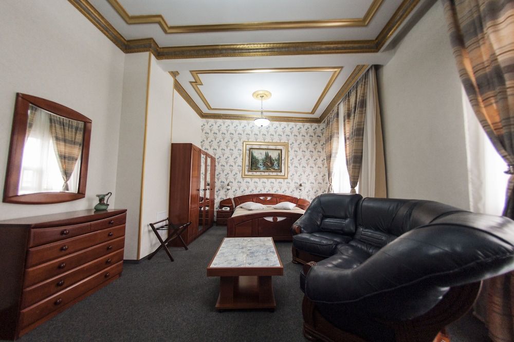 undefined Bucharest Comfort Suites 4