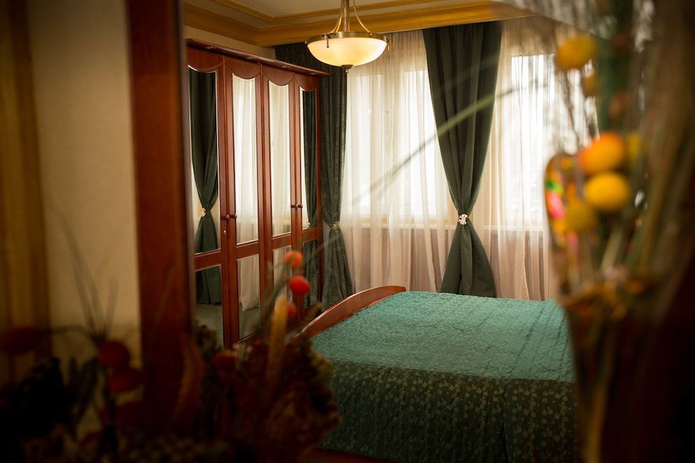 undefined Bucharest Comfort Suites 10