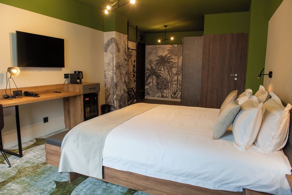undefined Bucharest Comfort Suites 3