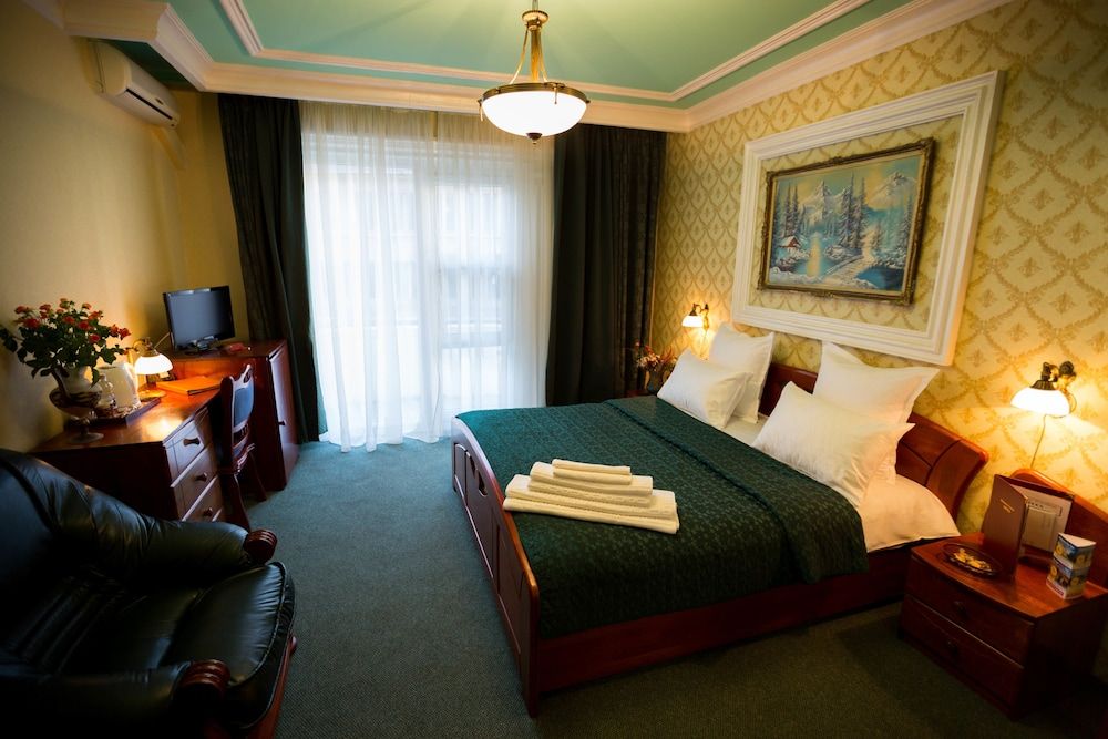 undefined Bucharest Comfort Suites 9