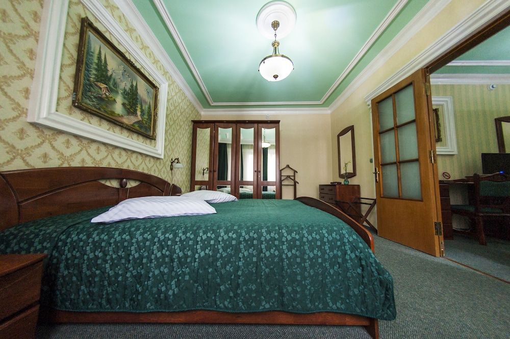 undefined Bucharest Comfort Suites 7