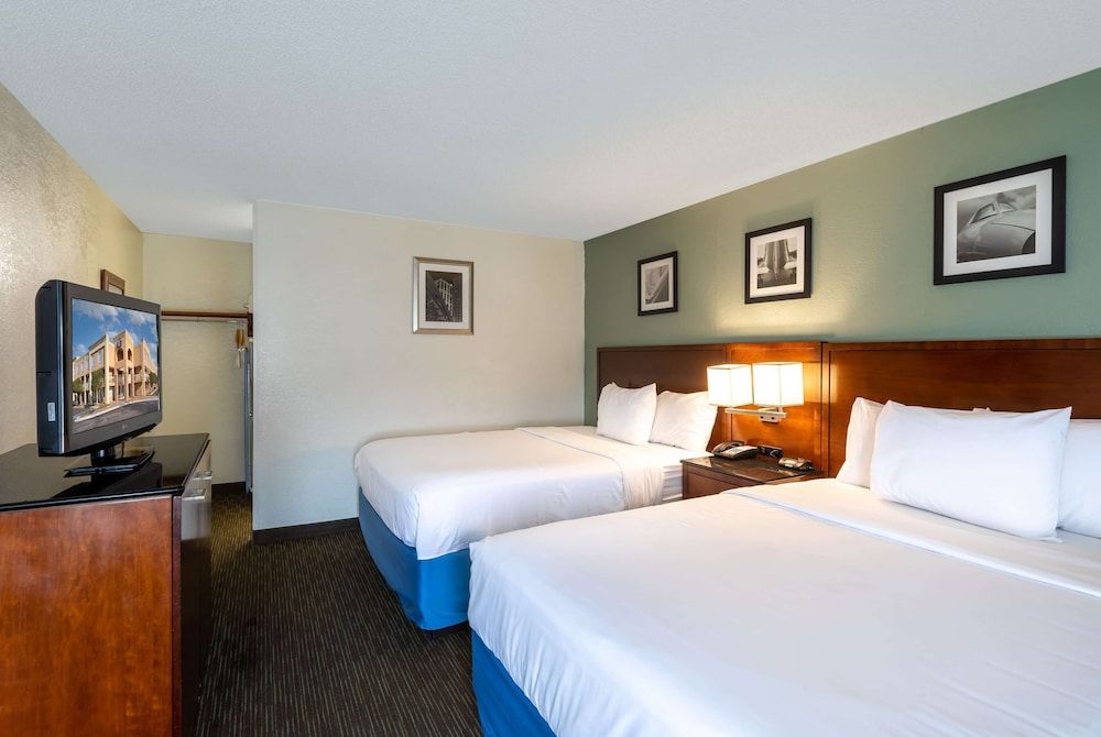 Room, 2 Queen Beds, Non Smoking