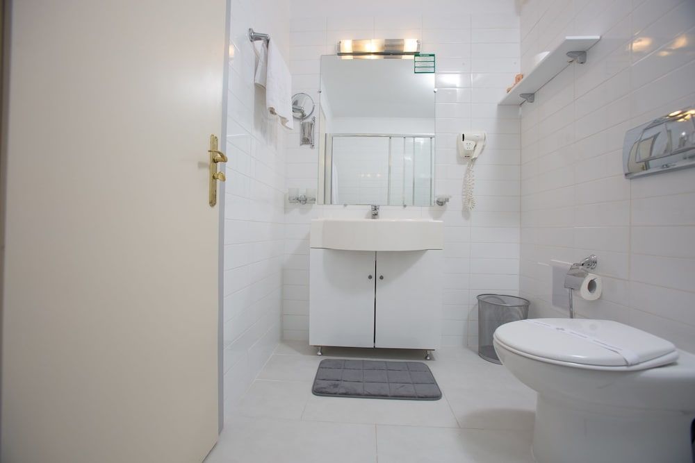 Phoenicia Grand Hotel Premium Twin Room 7