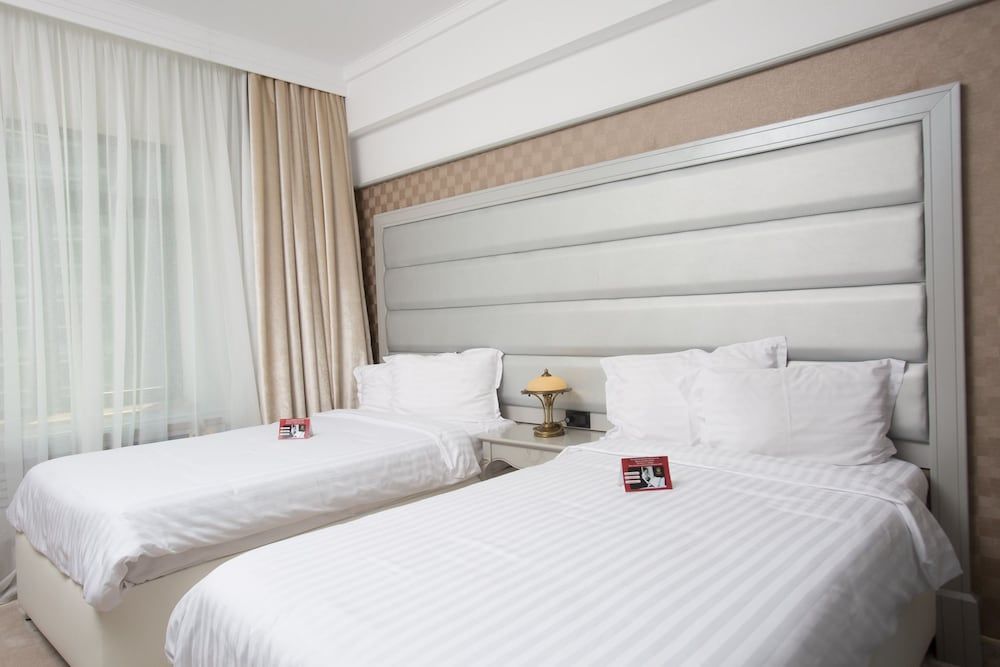 Phoenicia Grand Hotel Premium Twin Room 5