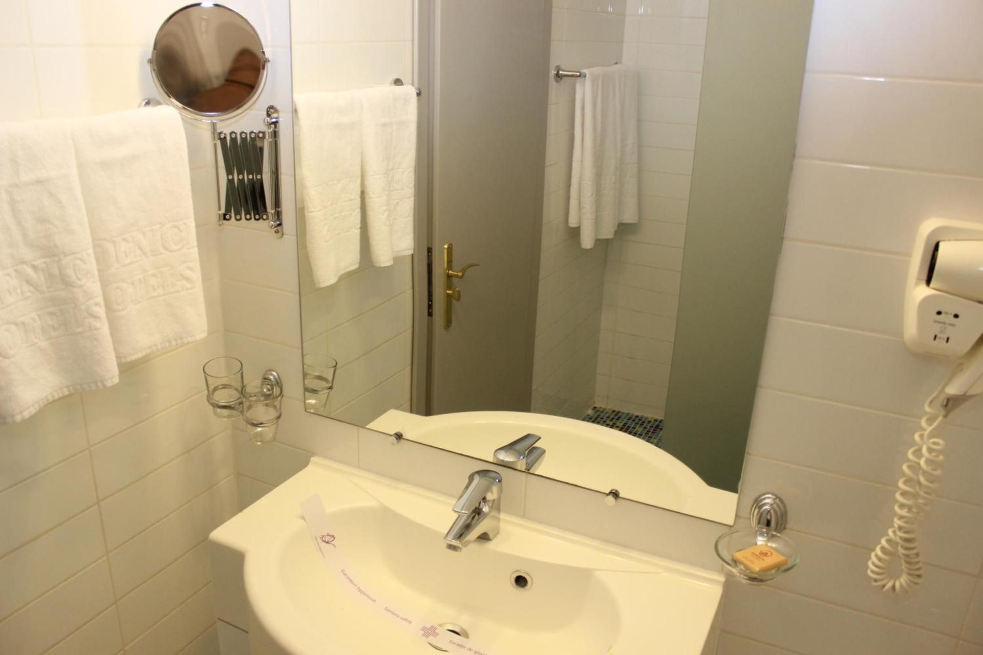 Phoenicia Grand Hotel Premium Twin Room 8