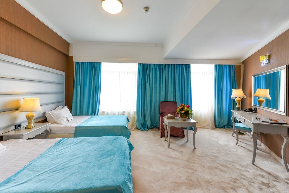 Phoenicia Grand Hotel Premium Twin Room 2