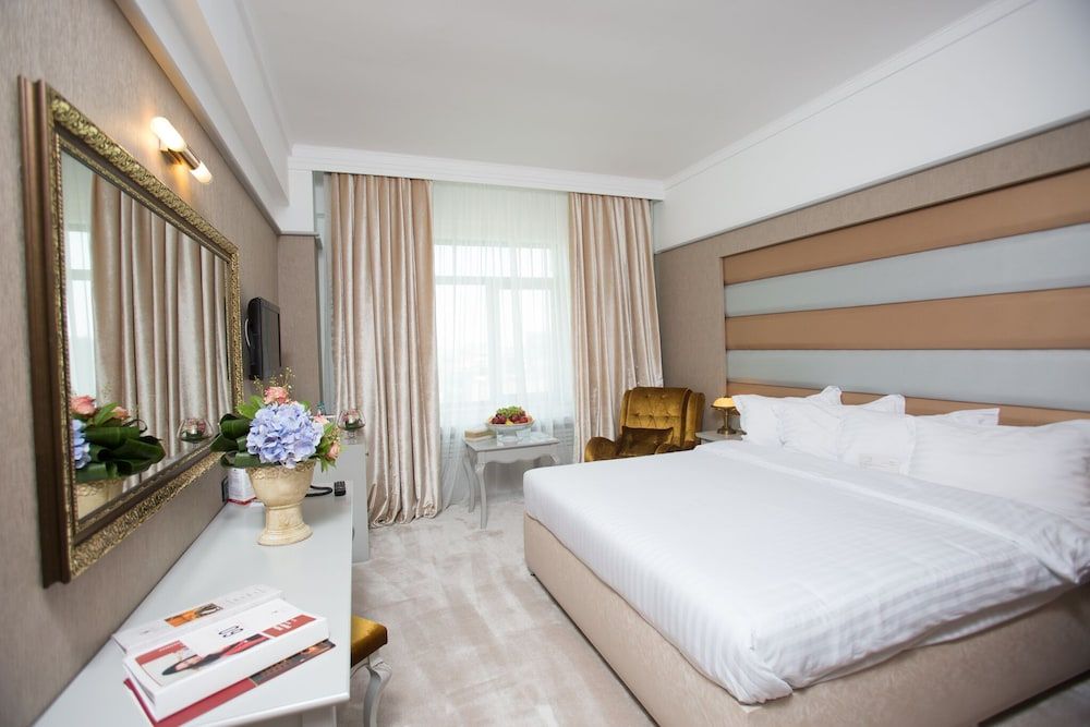 undefined Phoenicia Grand Hotel 10