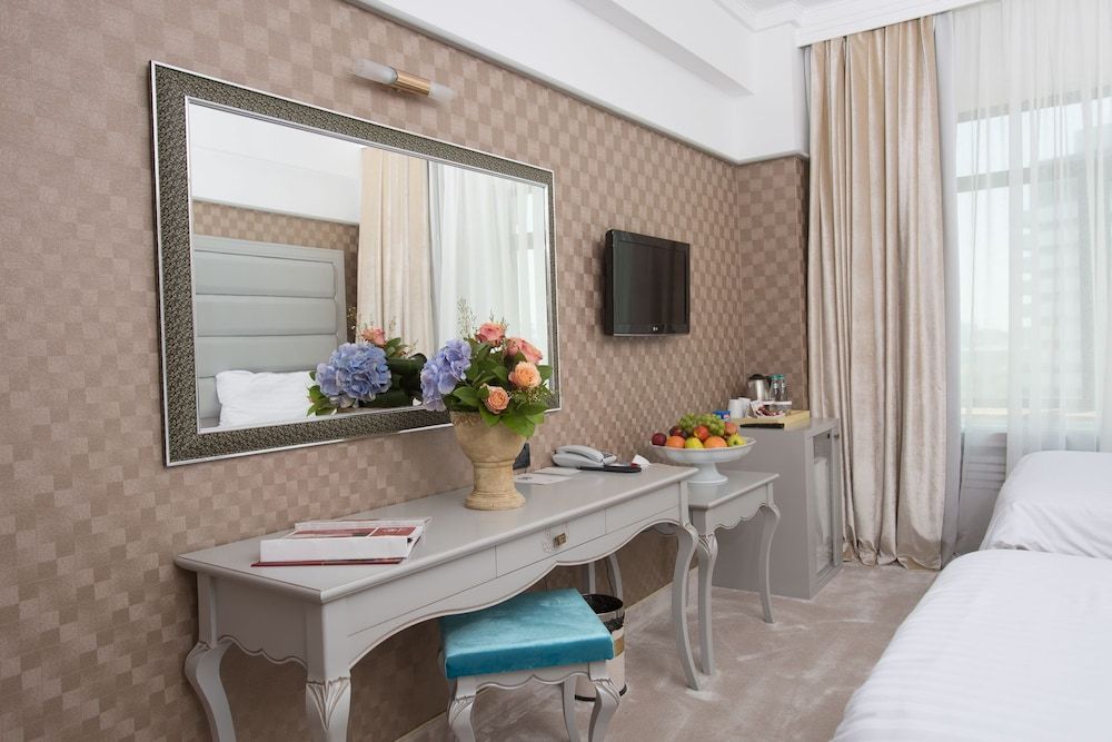 Phoenicia Grand Hotel Premium Twin Room 9