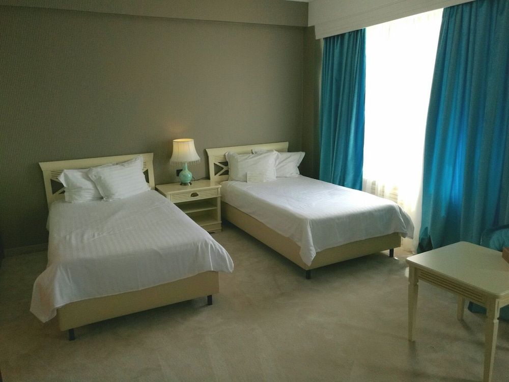 Phoenicia Grand Hotel Premium Twin Room 6