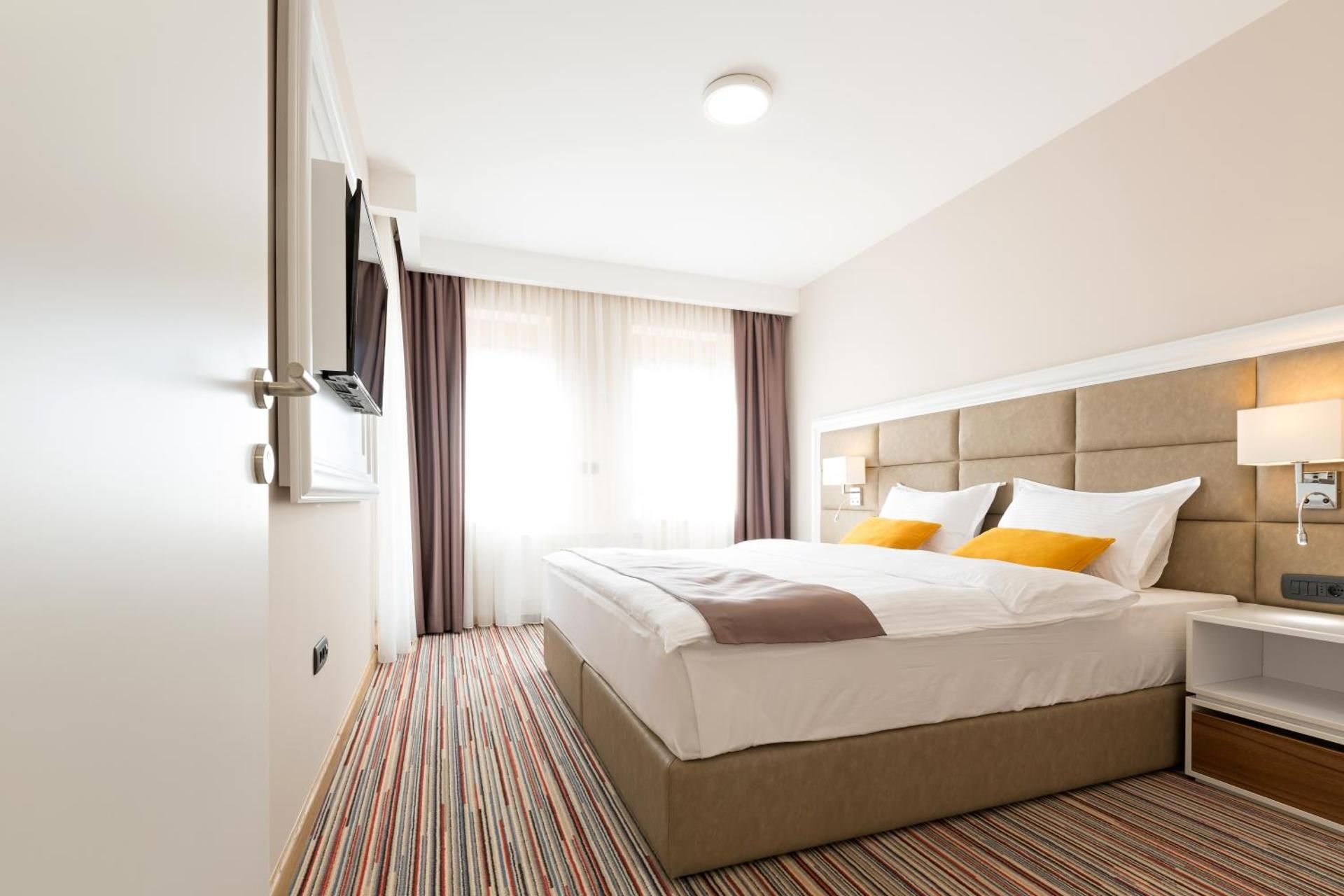 Deluxe Suite with Balcony