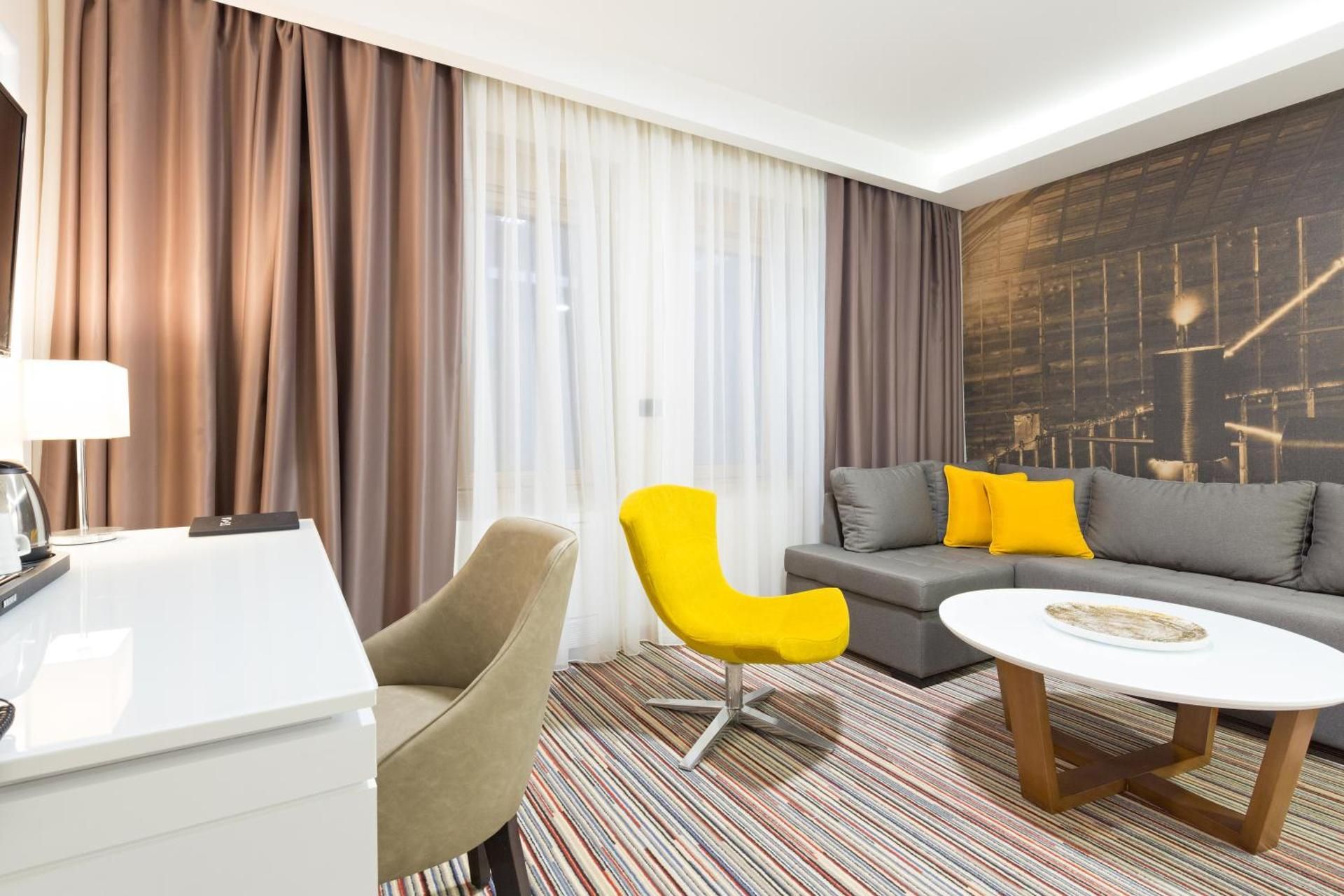 Deluxe Suite with Balcony