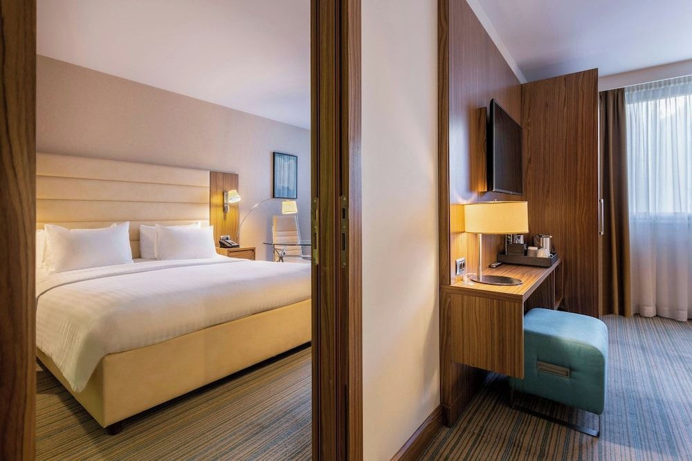 Courtyard Marriott Belgrade City Center Standard Room, 1 King Bed 3