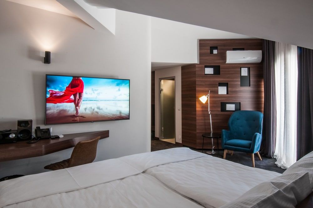 Superior Room, 1 King Bed, Non Smoking, Jetted Tub