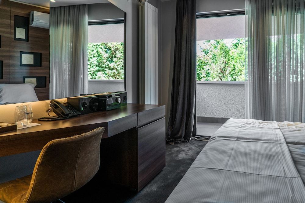 Deluxe Room, 1 King Bed, Non Smoking