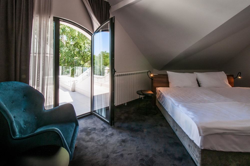 Superior Room, 1 King Bed, Non Smoking, Jetted Tub