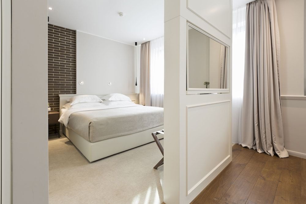 Envoy Hotel Belgrade Junior Suite