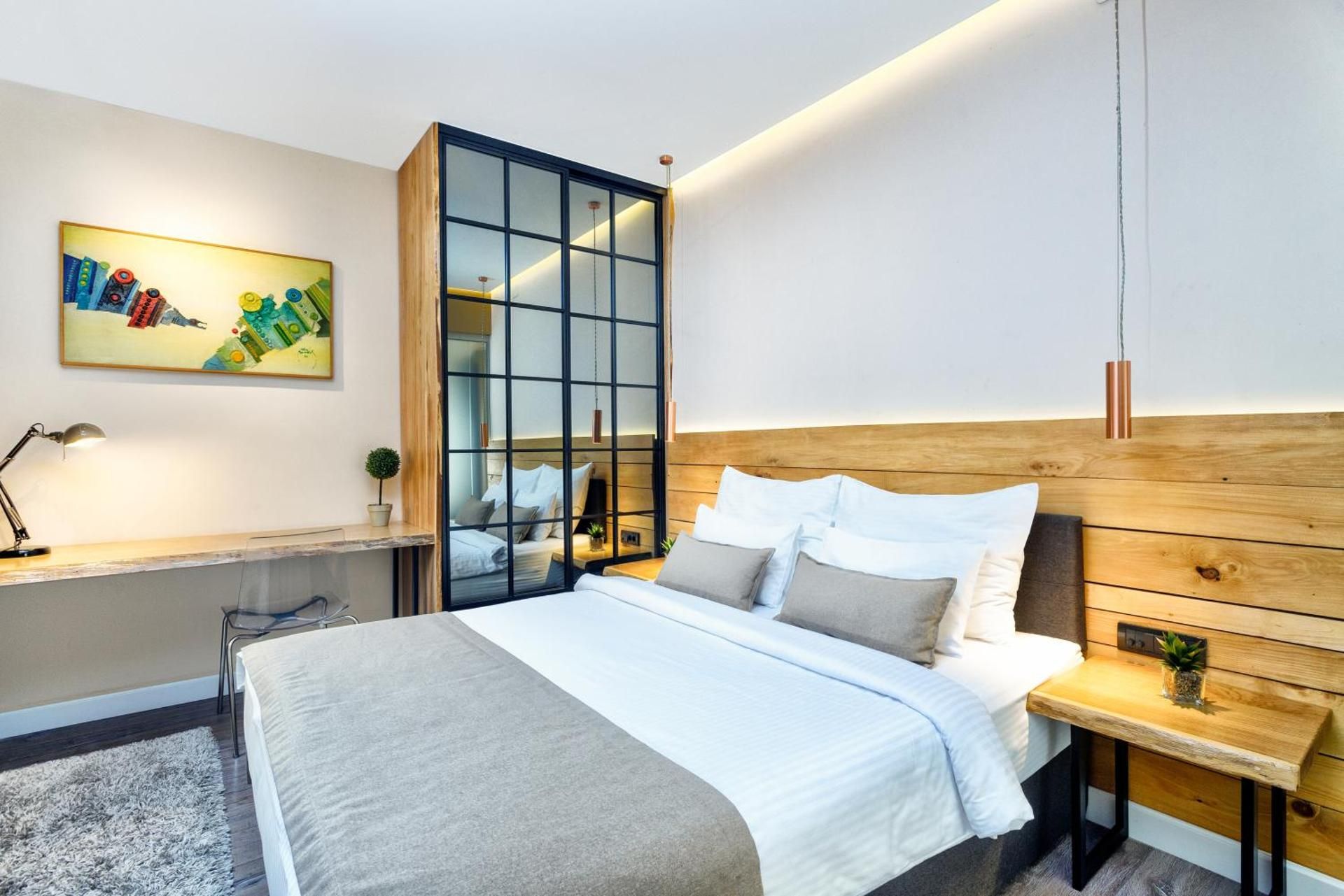 Luxury One-Bedroom Apartment with Hot Tub and Terrace