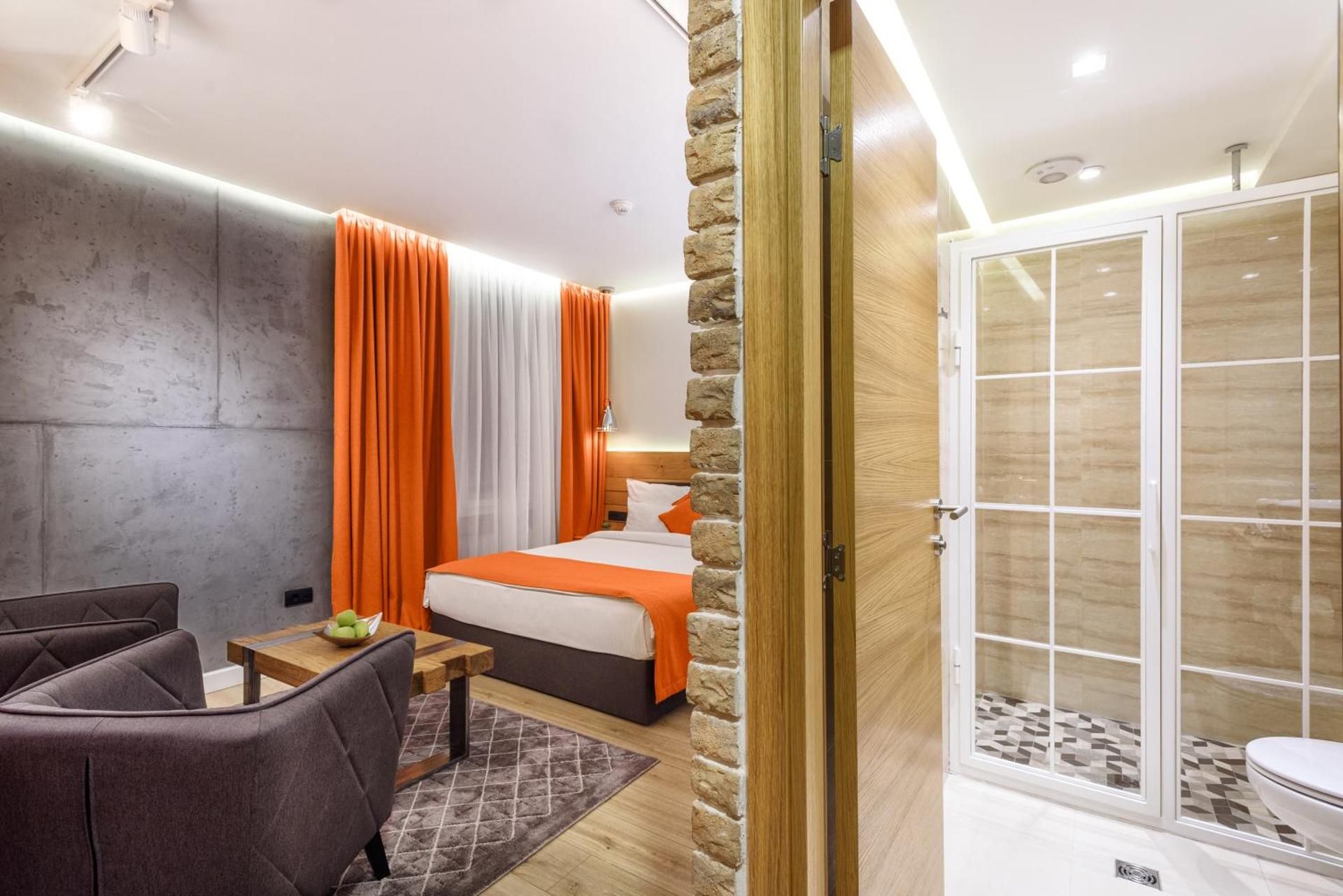 One Luxury Suites Comfort Studio Apartment